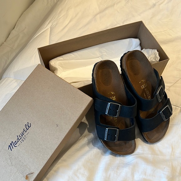 Birkenstock® Arizona Sandals in Birko-Flor® | Madewell Black Birkenstocks in size 39 Purchased from Madewell